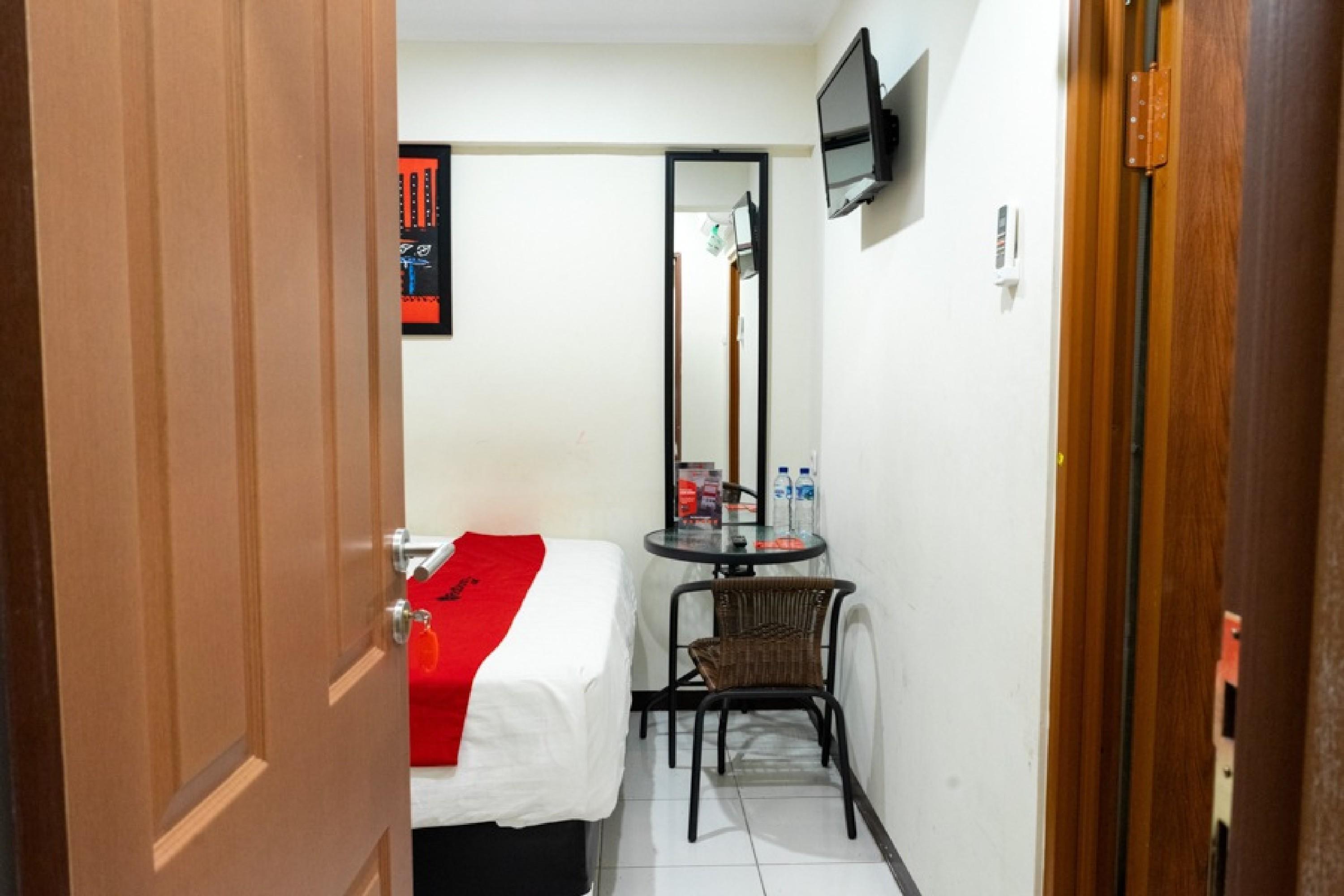 בנדונג Reddoorz Near Setrasari Mall 4 מראה חיצוני תמונה